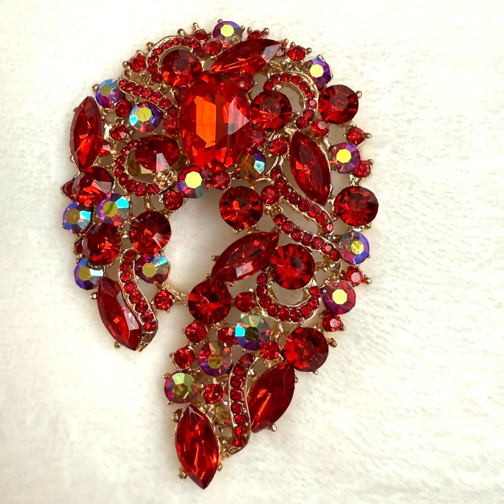 Elegant Red Rhinestone Brooch / Pendant NWOT